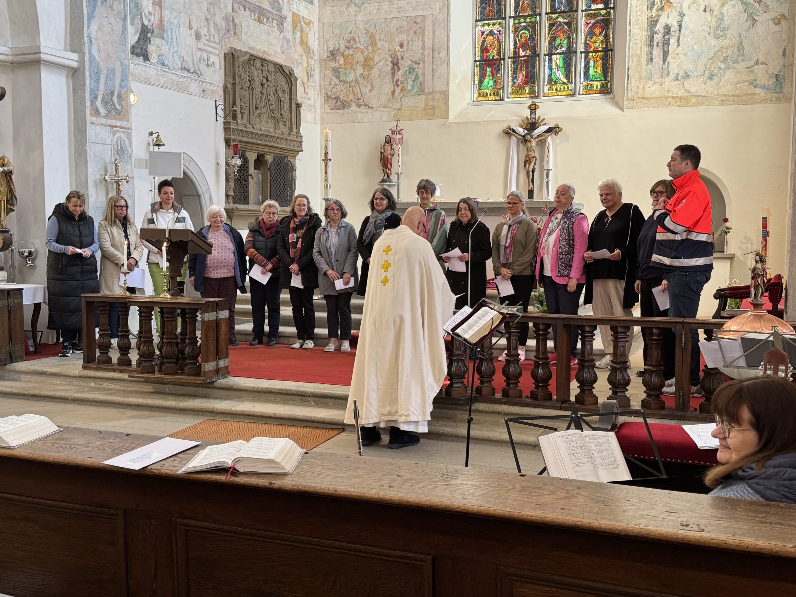 Beauftragung ehrenamtlicher spiritueller Wegbegleiterinnen und Wegbegleiter im Gottesdienst der CKD im MĂĽnster Heiligkreuztal Beauftragung ehrenamtlicher spiritueller Wegbegleiterinnen und Wegbegleiter im Gottesdienst der CKD im MĂĽnster Heiligkreuztal